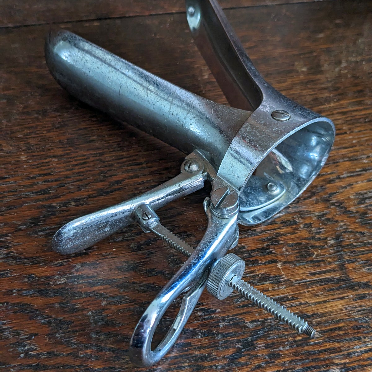 Vintage speculum | Morbitorium